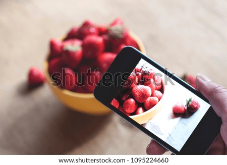 photographing food with a mobile phone