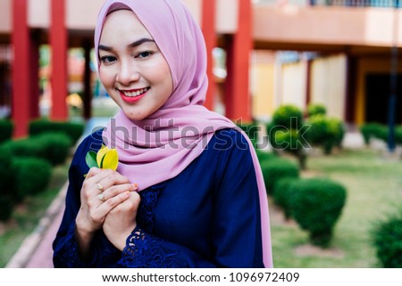 hijab girl show nature