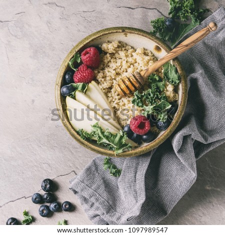 Quinoa porrige with kale