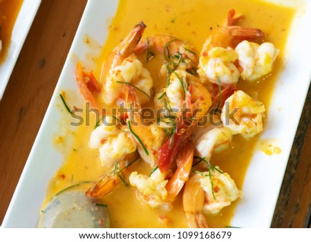 Shrimp grilled fried with curry powder.