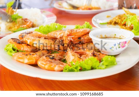 Shrimp grilled fried with curry powder.