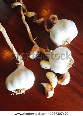 Cluster of garlics on a wooden table.