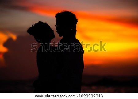 siluate lovers at the beach, pre-wedding shoot  