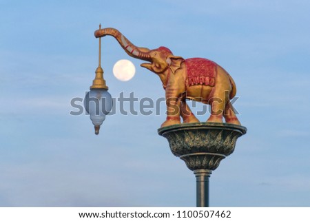 Elephant statue with lamp, The moon is in the picture.