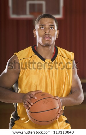 Young basketball player ready to throw the ball into the basket