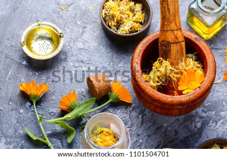 Healing calendula flowers and herbal tincture.Medical herbs