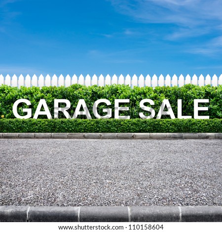 Garage sale sign on the road side