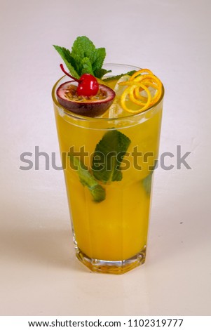 Hawaii cocktail bar drink