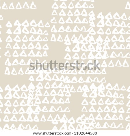 Triangle tie dye pattern. Shibori ivory background. Geometric china ink natural print. Organic vector japanese design. Watercolor indonesian tile. Triangle seamless pattern. Japan kimono print.
