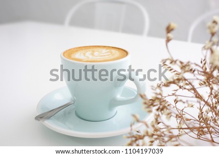 Latté in the white room - stock photos
Cappuccino, Circle, Coffee - Coffee, Cup Cake