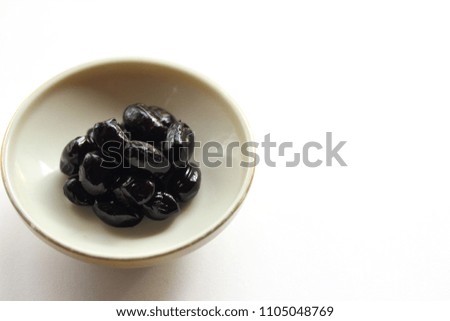 Simmered black beans