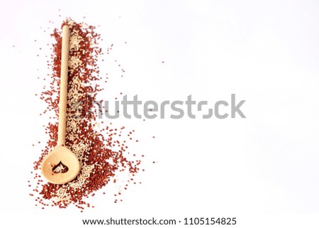 Mixed raw quinoa (Chenopodium quinoa)