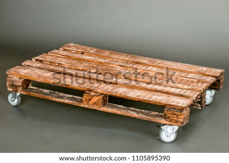 The wooden pallet