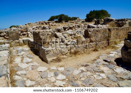 Minoan settlement of Gournia lies on a small hill, it is in very good condition, strategically perfect situated between north/south and east/west main toads
