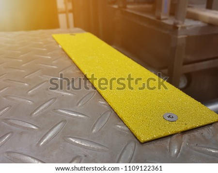 Anti-slip pads yellow appearance, was mounted on a stainless steel silver.