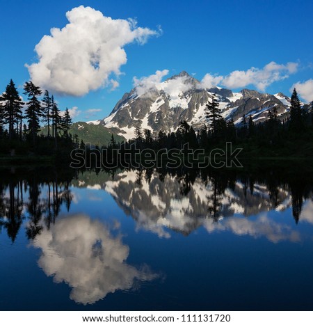 Picture Lake on  Mount Shuksan,Washington
