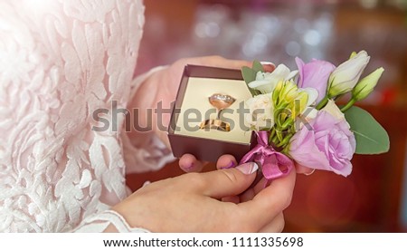 wedding rings in hand. wedding rings in the hands of the bride.