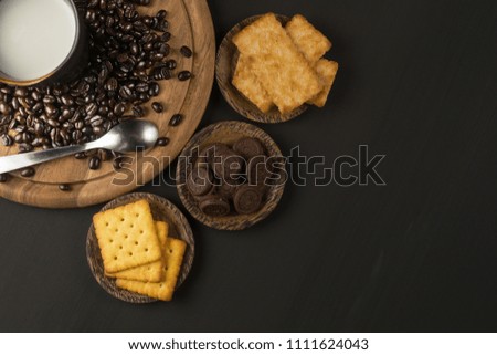 Pictures of coffee beans and snack on wooden backdrop You can decorate it in cafes, equipment, labels, or even for editing purposes.