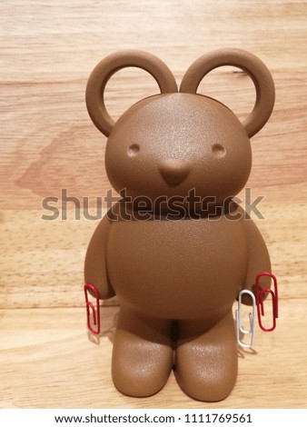 Brown bear stationary scissors
