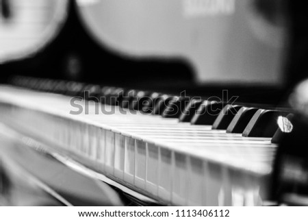 piano keys P&B