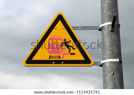 Traffic sign at a station: risk of fall hazard near the track