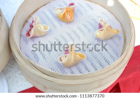 Dumplings, shaped like frogs, lotus, lotus flowers and lotus leaves.
