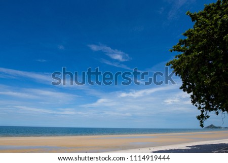 The beach and the sea with cloudy sky and beautiful light | Landscape