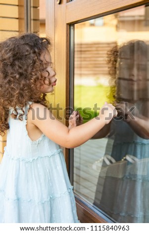 Little girl knocks on the closed door