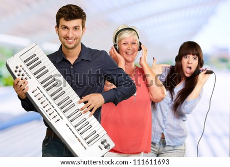 Family Musical Band, Background