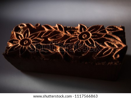 Molds for wooden fabrics with floral motifs