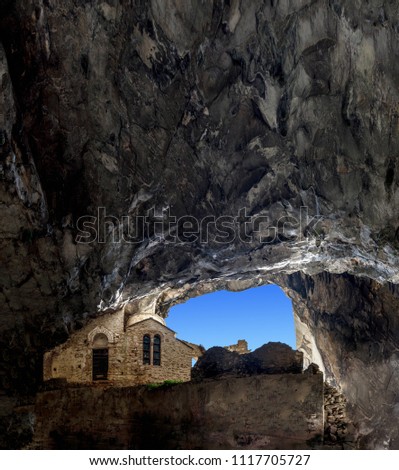 through the cave of Davelis