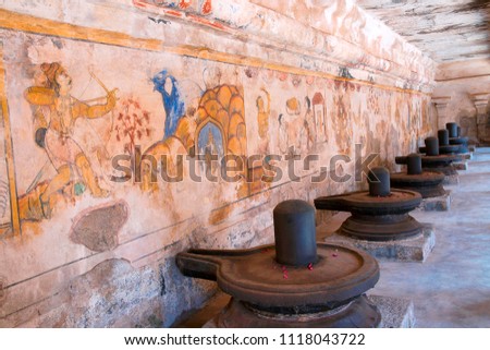 Linga with a Nayaka painting, inside wall of northern cloister, Brihadisvara Temple complex, Tanjore, Tamil Nadu