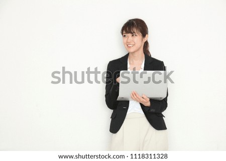 Businesswoman use of laptop Japanese