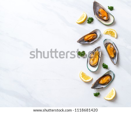 seafood mussels with lemon and parsley Royalty-Free Stock Photo #1118681420