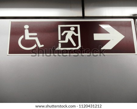 The sign to tell the way to exit by using elevator