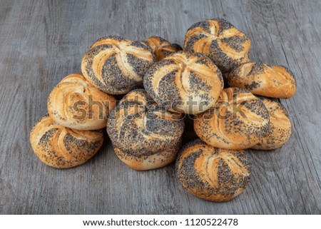Kaiser roll with poppy seed