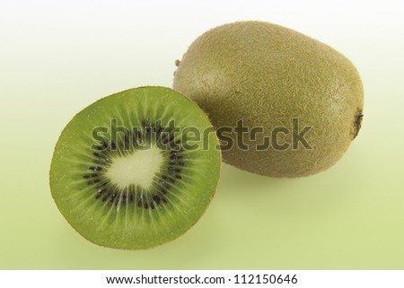Photograph of a kiwi in half open where you can see the shape of a heart, representing good health.