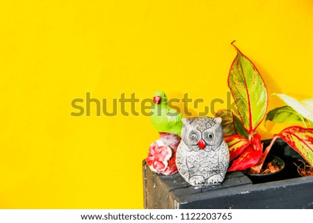 Statue of an owl by the wall