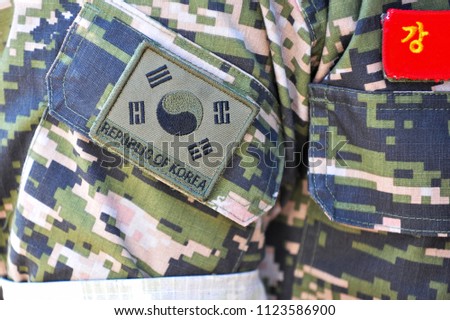 Taegeukgi on the Korean Marine Corps soldier's uniform, The Korean character in the picture is "Kang"