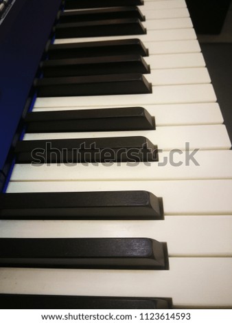 the keys of piano