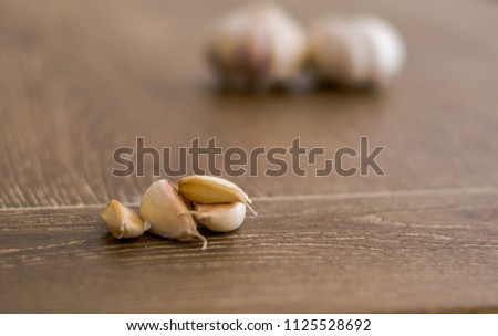Garlic pics on the table