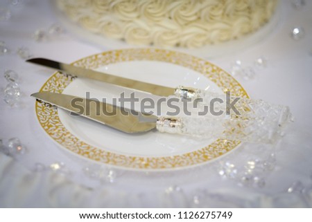 Wedding cake knife and spatula