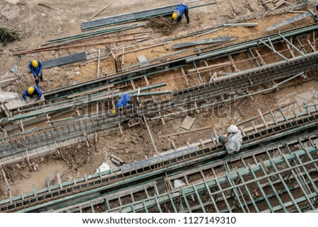 WORKER WORK ON CONSTRUCITON SITE