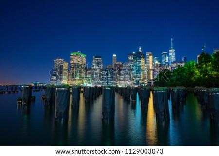 a beautiful picture of Manhattan at night, bright and beautiful