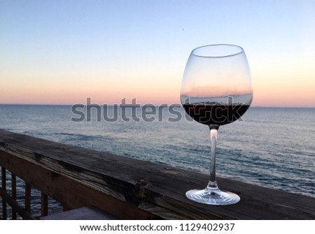 Wine, sea and horizon