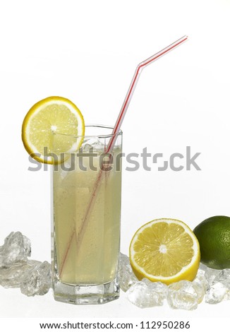 studio photography of a translucent soft drink with sliced lemon and drinking straw in light back with lemon fruits and ice cubes