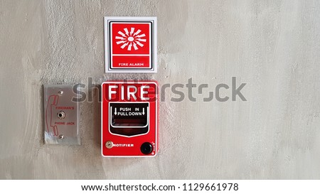 fire alarm switch and sign on the wall