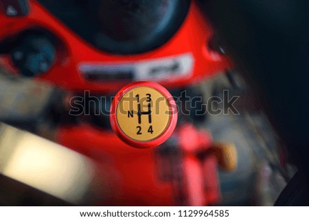 Gear lever with gear position indicator.