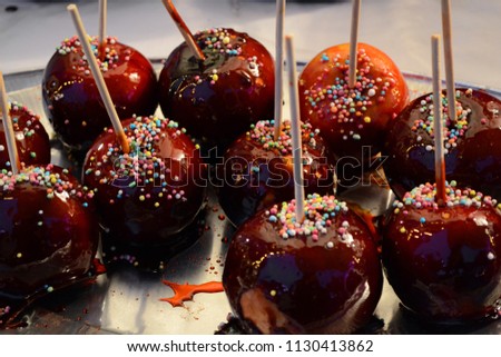 Picture of caramelized apples with small candies taken at the Christmas market in Bucharest.