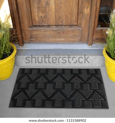 Black Stylish upside arrow patterned entry door mat
